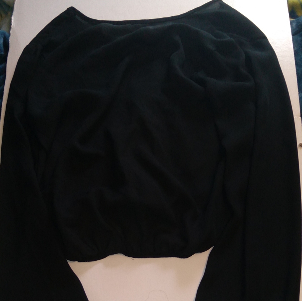 Long sleeve crop